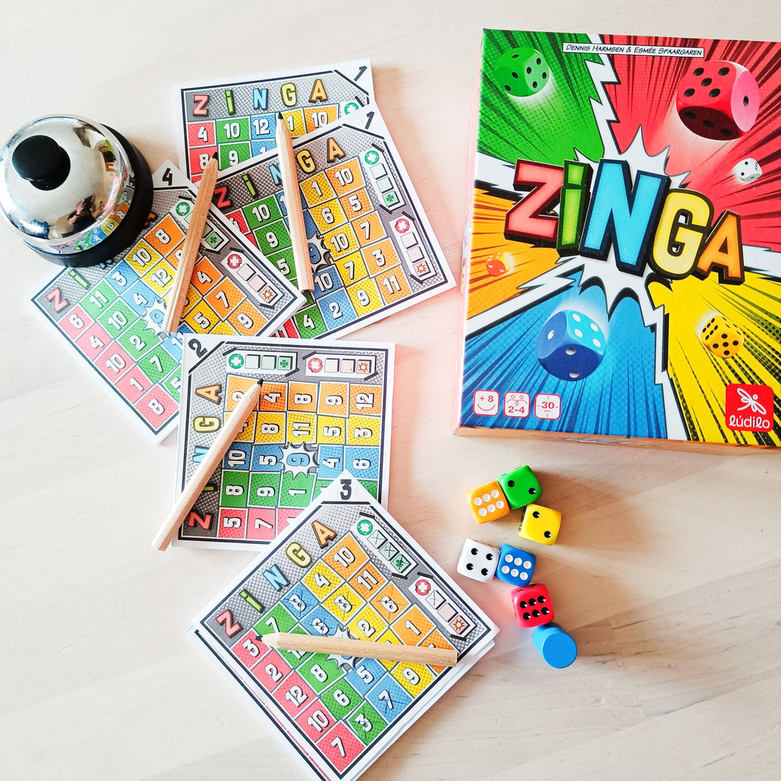 Cómo jugar a Zinga un juego de atanción, rapidez y cálculo ¿Te gustan los juegos donde todos juegan a la vez?¿Dónde el que lanza tiene un pequeño privilegio?¿Juegos que te hagan entrenar y mejorar tu cálculo mental? Te compartimos hoy Zinga una de las nov